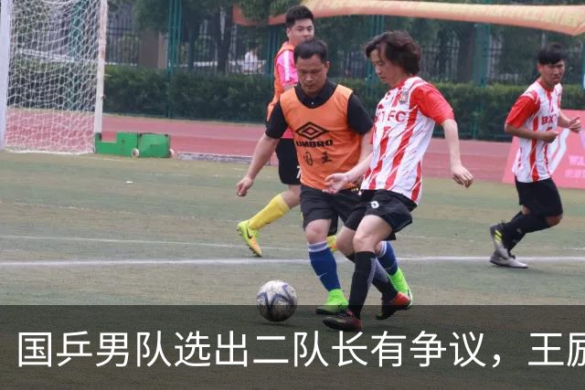 国乒男队选出二队长有争议，王励勤做出新调整，樊振东也笑了
